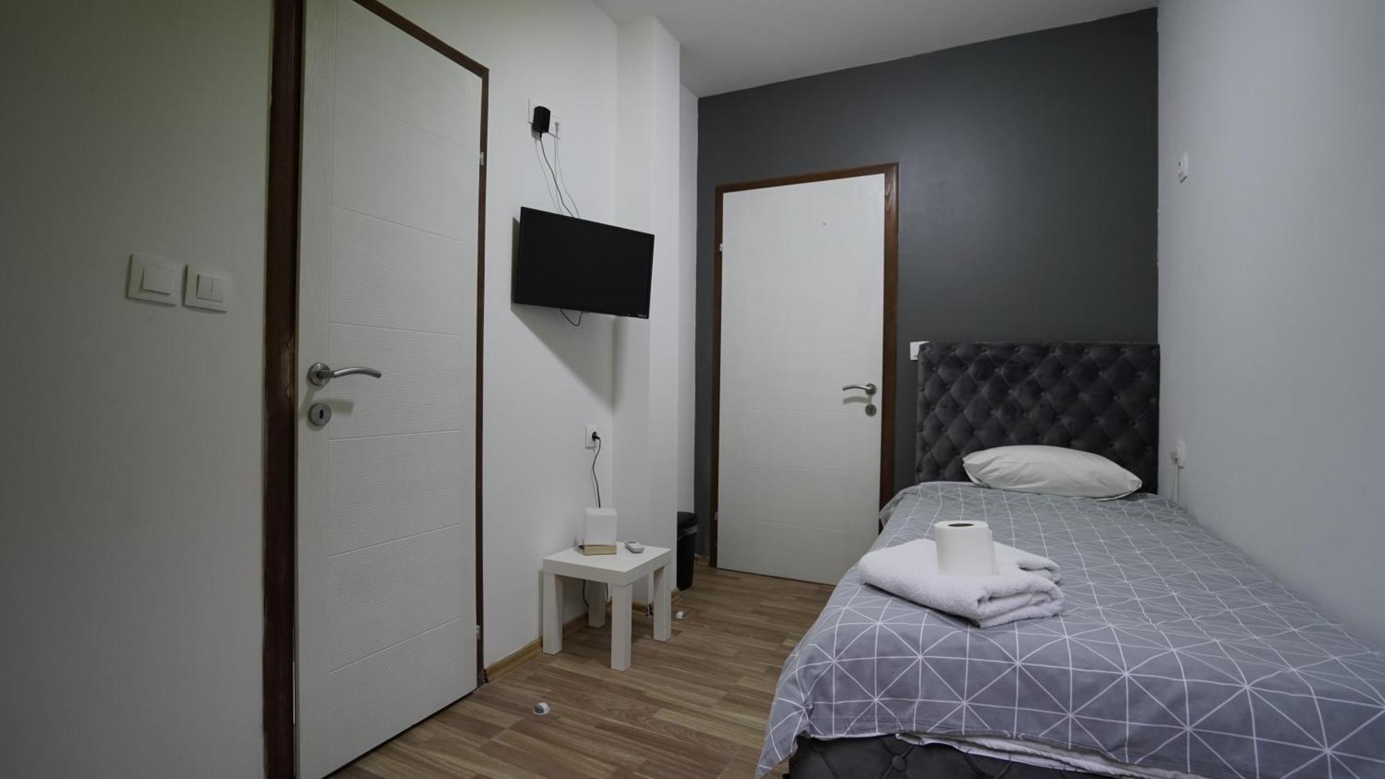 Hideaway & Apartment *